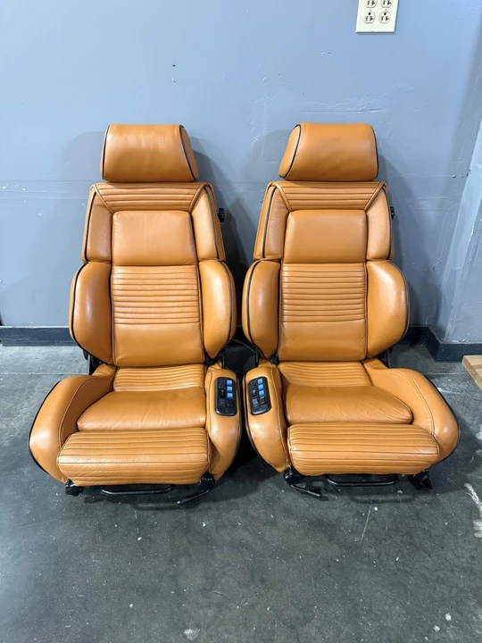 Parts & Memorabilia Seats & Interior - Image 3 of 31
