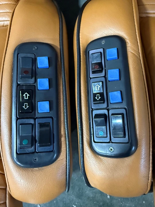 Parts & Memorabilia Seats & Interior - Image 14 of 31