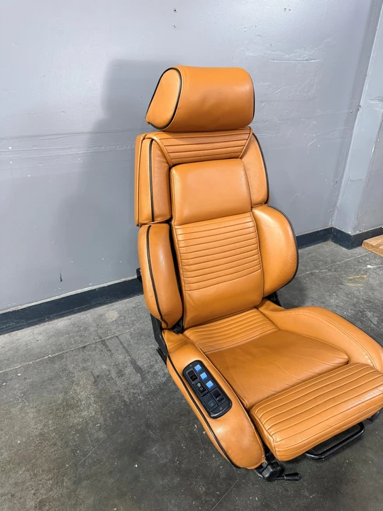 Parts & Memorabilia Seats & Interior - Image 4 of 31