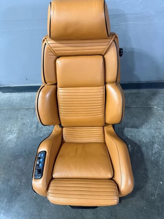 Parts & Memorabilia Seats & Interior - Image 7 of 31