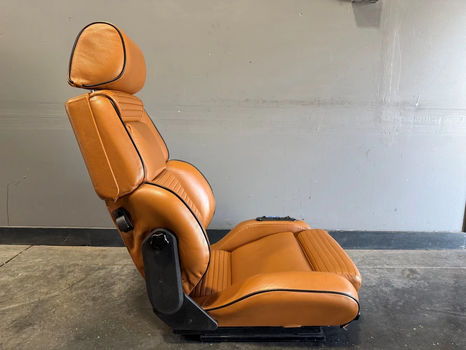 Parts & Memorabilia Seats & Interior - Image 30 of 31