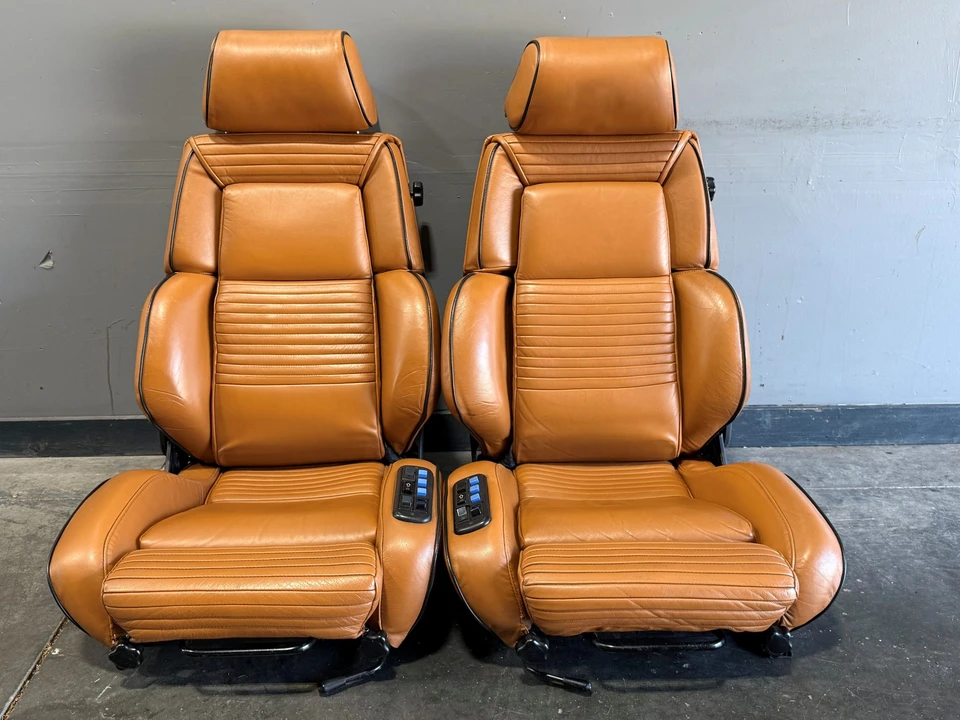 Parts & Memorabilia Seats & Interior - Image 2 of 31