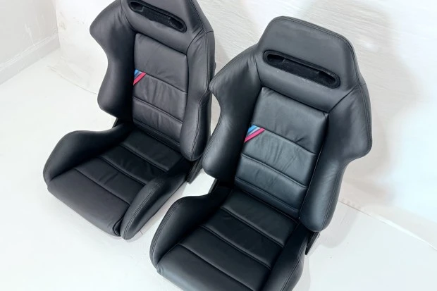 Parts & Memorabilia Seats & Interior - Image 2 of 4