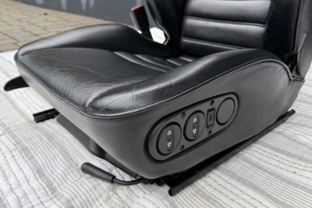 Parts & Memorabilia Seats & Interior - Image 3 of 4