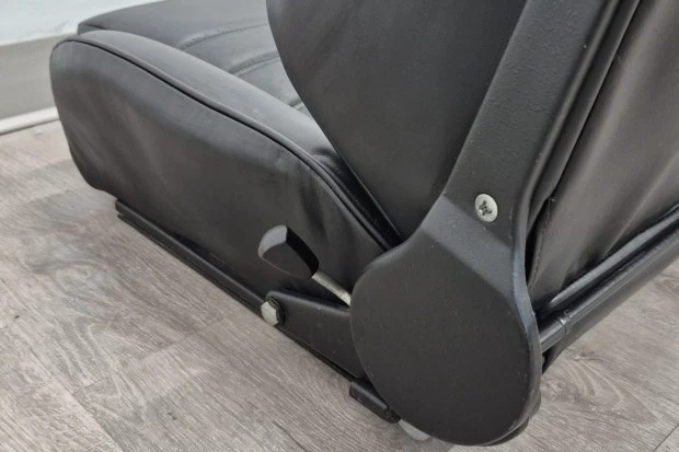 Parts & Memorabilia Seats & Interior - Image 3 of 4