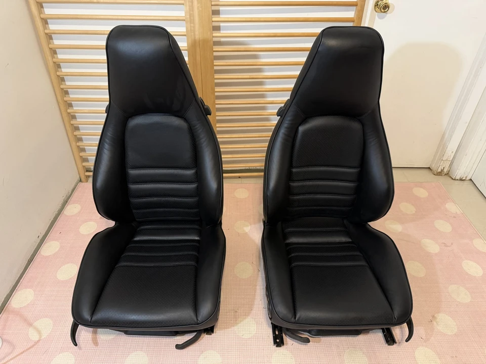 Parts & Memorabilia Seats & Interior - Image 3 of 31
