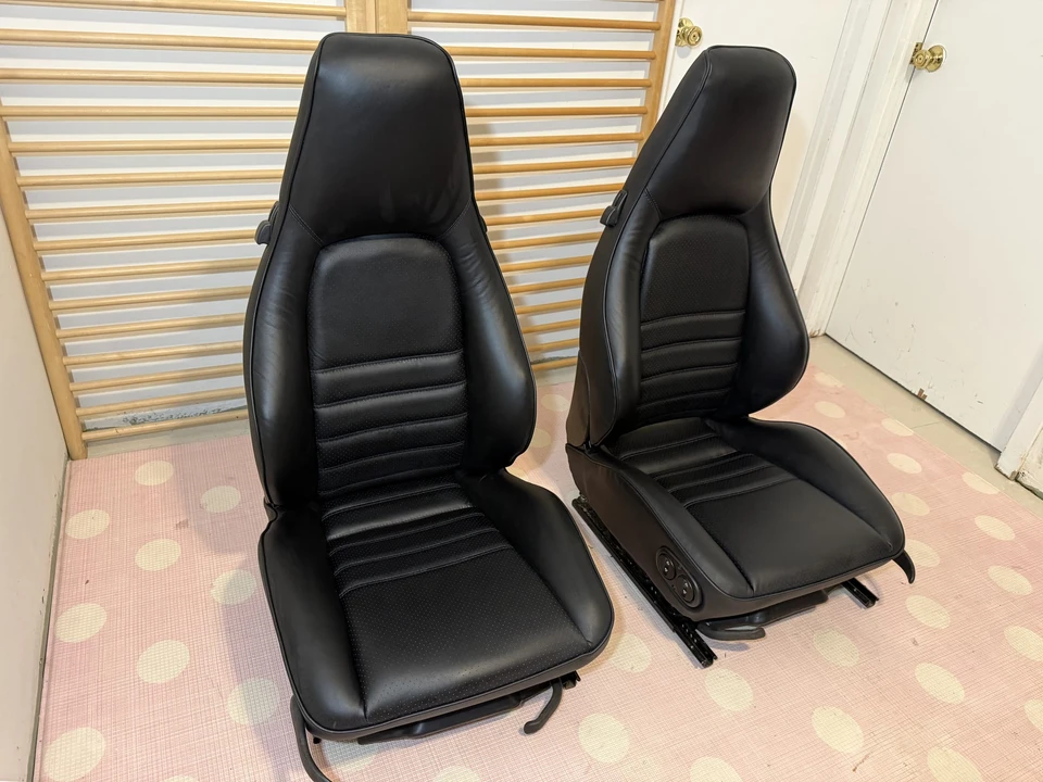 Parts & Memorabilia Seats & Interior - Image 4 of 31