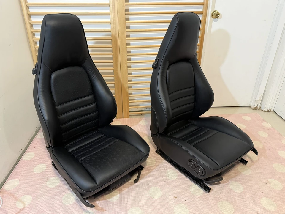 Parts & Memorabilia Seats & Interior - Image 5 of 31