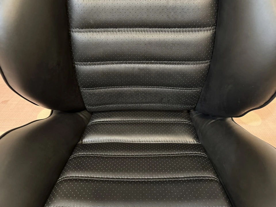 Parts & Memorabilia Seats & Interior - Image 15 of 31