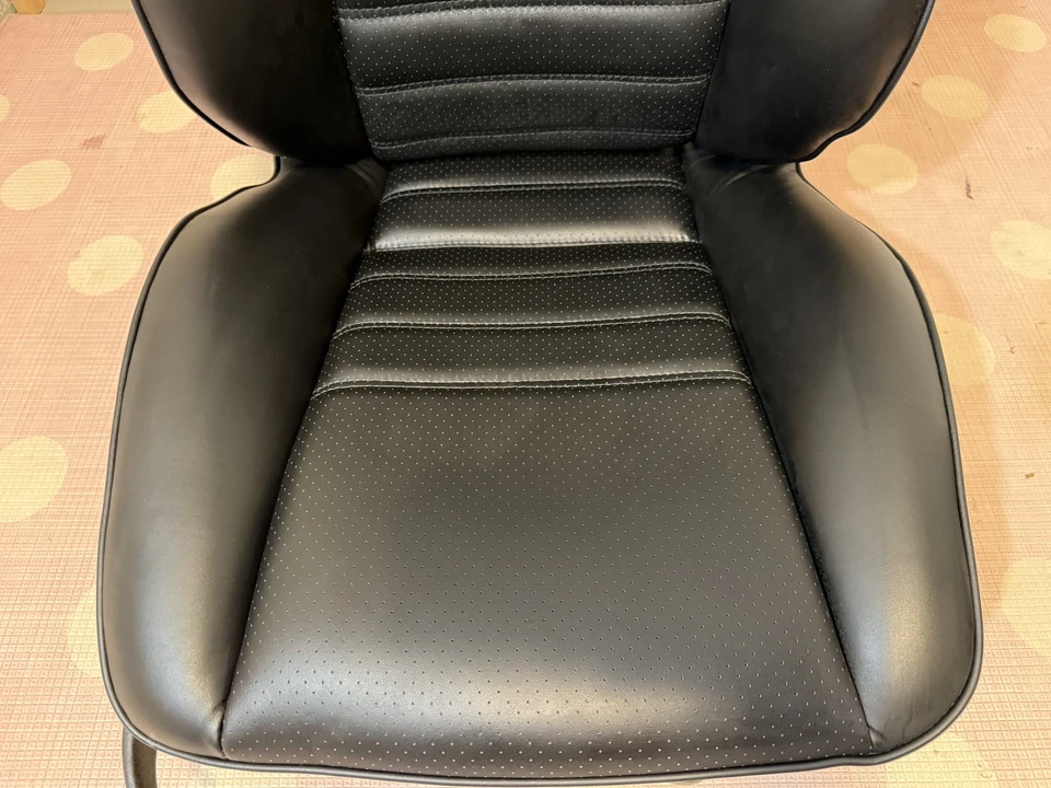 Parts & Memorabilia Seats & Interior - Image 16 of 31