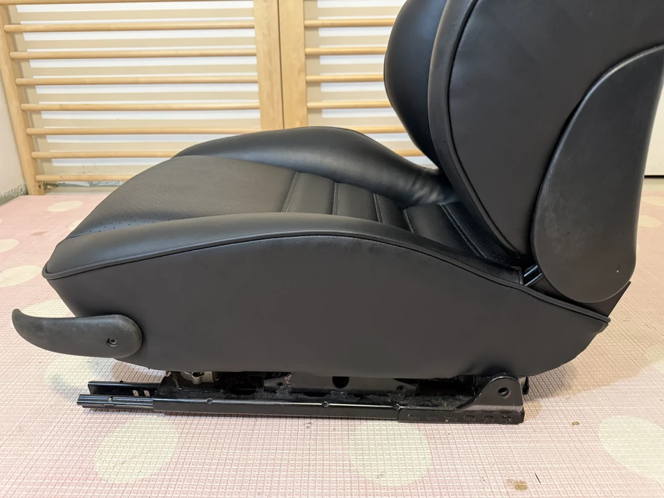 Parts & Memorabilia Seats & Interior - Image 18 of 31