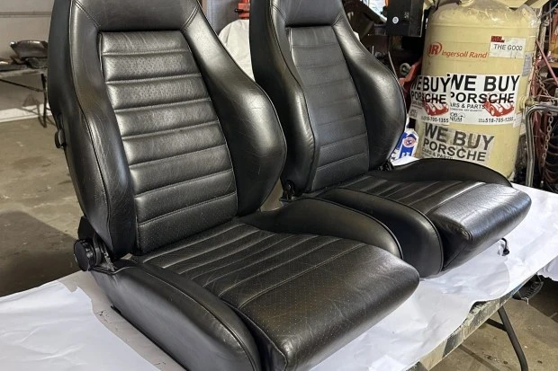 Parts & Memorabilia Seats & Interior - Image 2 of 4