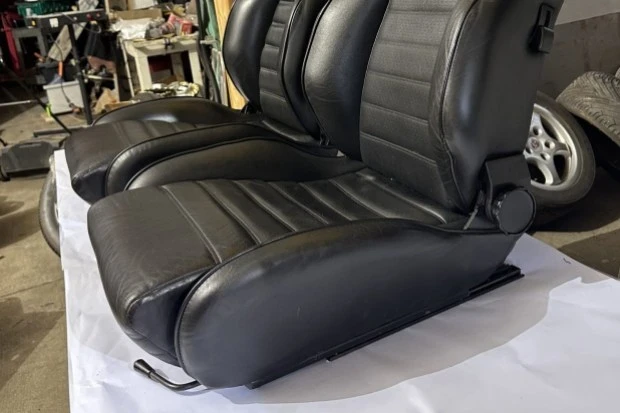 Parts & Memorabilia Seats & Interior - Image 3 of 4