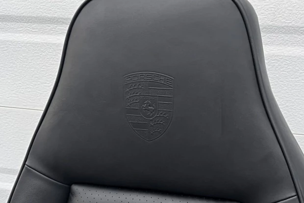 Parts & Memorabilia Seats & Interior - Image 2 of 4