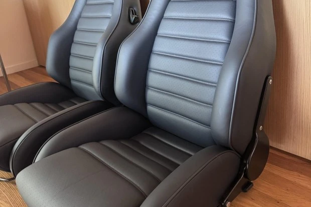 Parts & Memorabilia Seats & Interior - Image 2 of 5