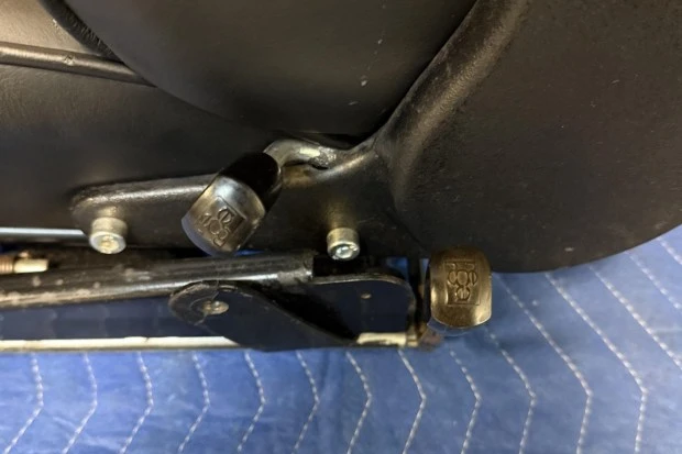 Parts & Memorabilia Seats & Interior - Image 4 of 5