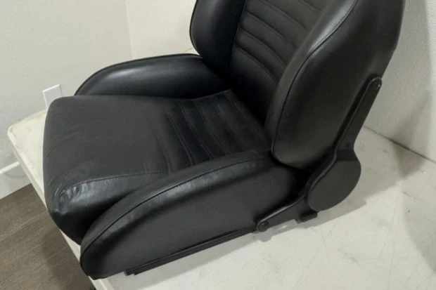 Parts & Memorabilia Seats & Interior - Image 2 of 4