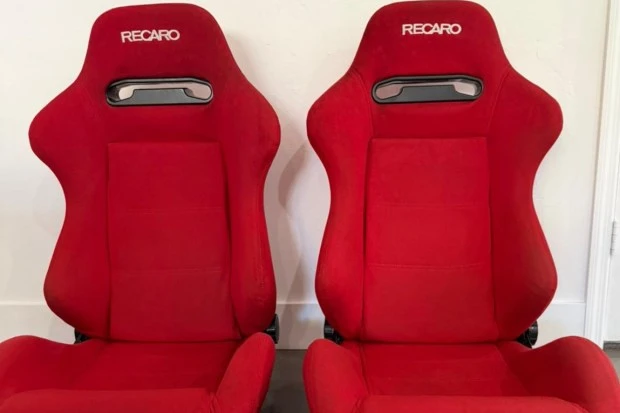 Parts & Memorabilia Seats & Interior - Image 2 of 3
