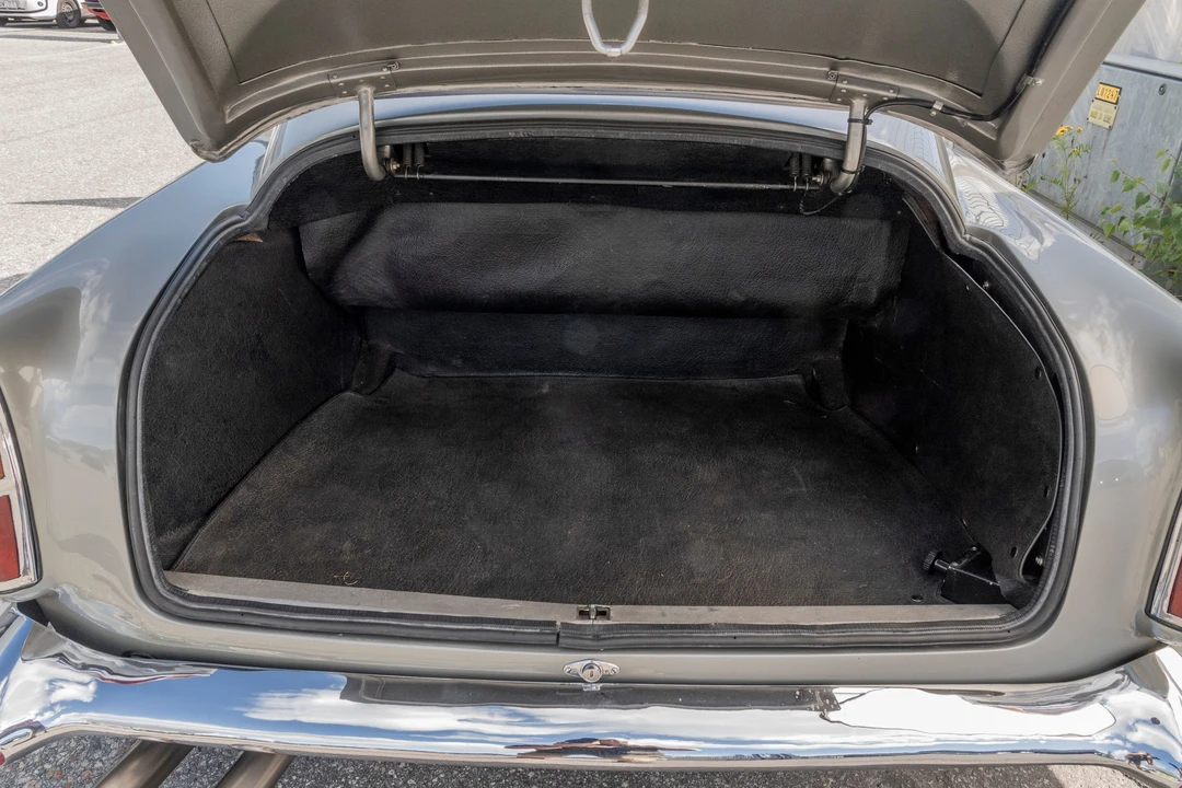 Aston Martin DB4 - Image 20 of 31