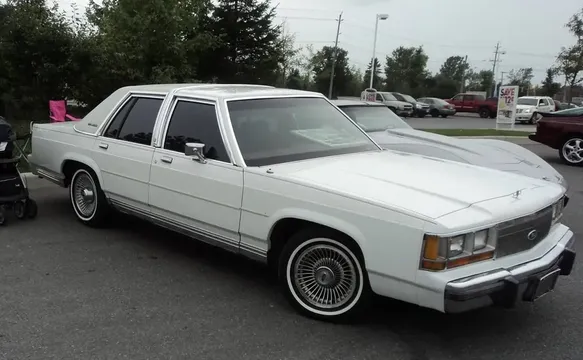 1990 Ford LTD Crown Victoria