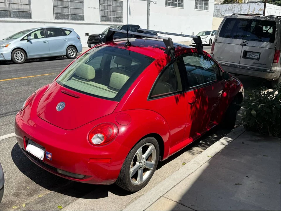 2006 Volkswagen New Beetle - Image 2 of 11