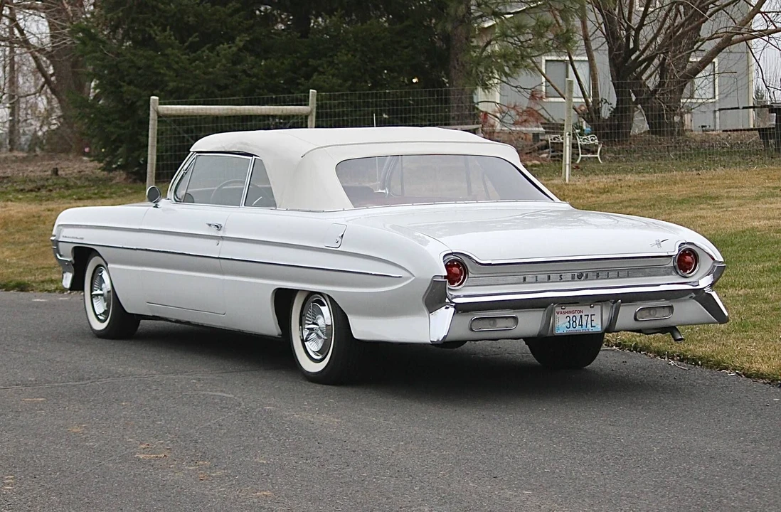 1961 Oldsmobile 88 - Image 4 of 10