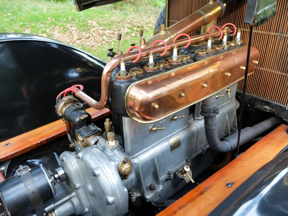 Renault - Image 6 of 19