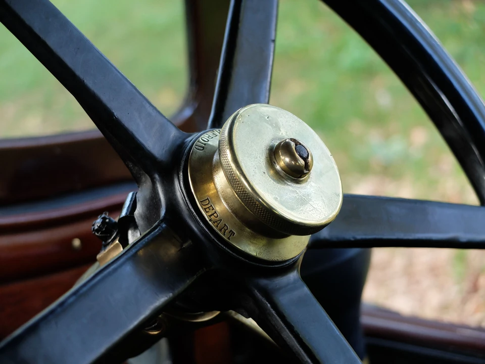 Renault - Image 9 of 19