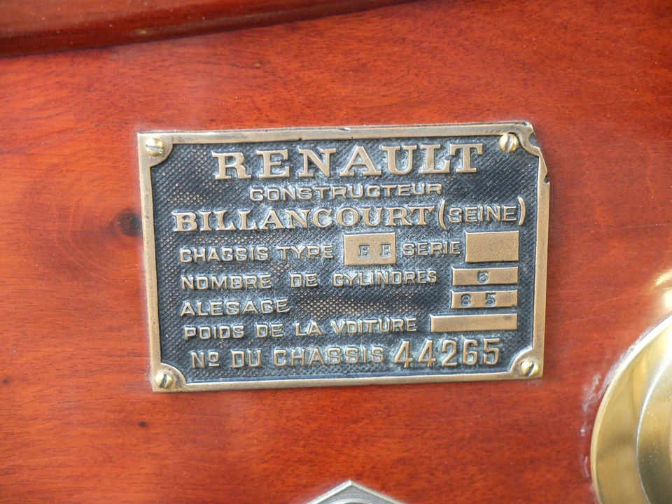 Renault - Image 17 of 19