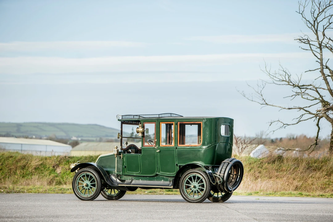 Renault - Image 4 of 31