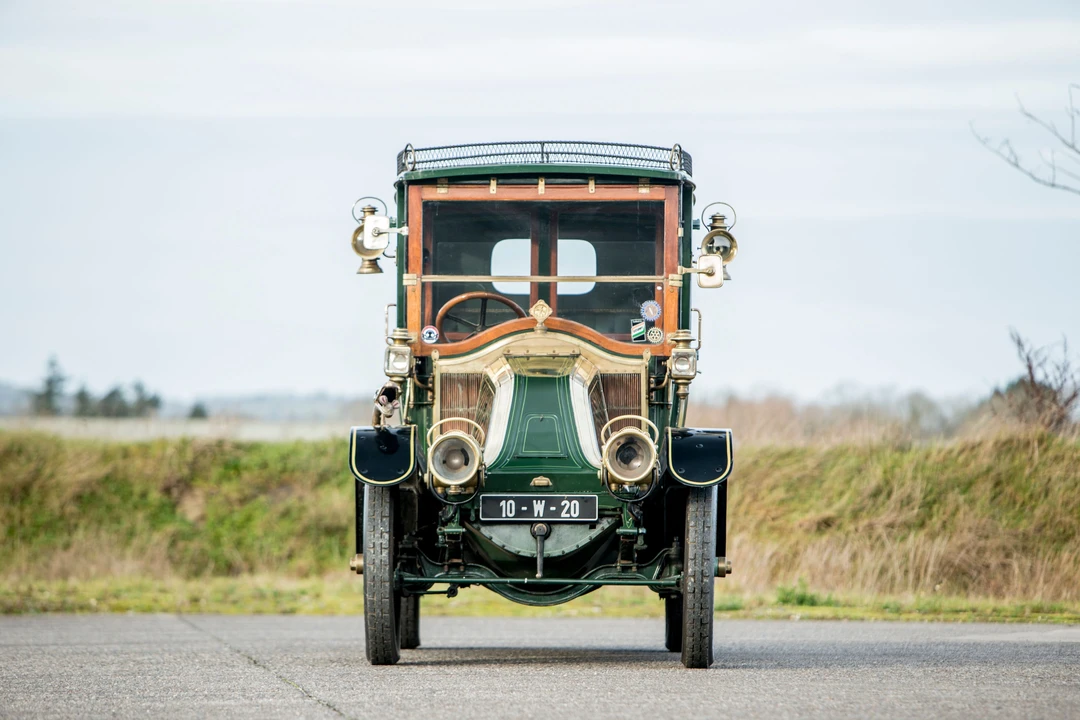 Renault - Image 3 of 31