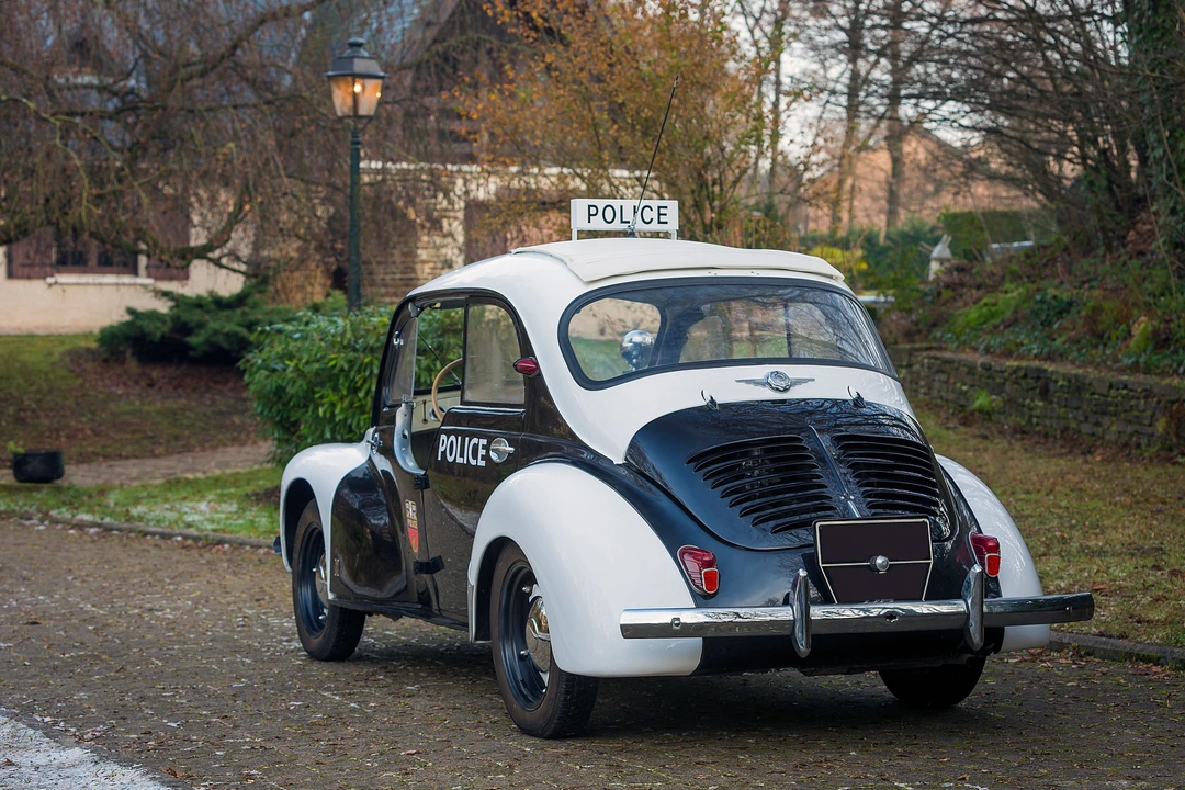 Renault 4CV - Image 4 of 31