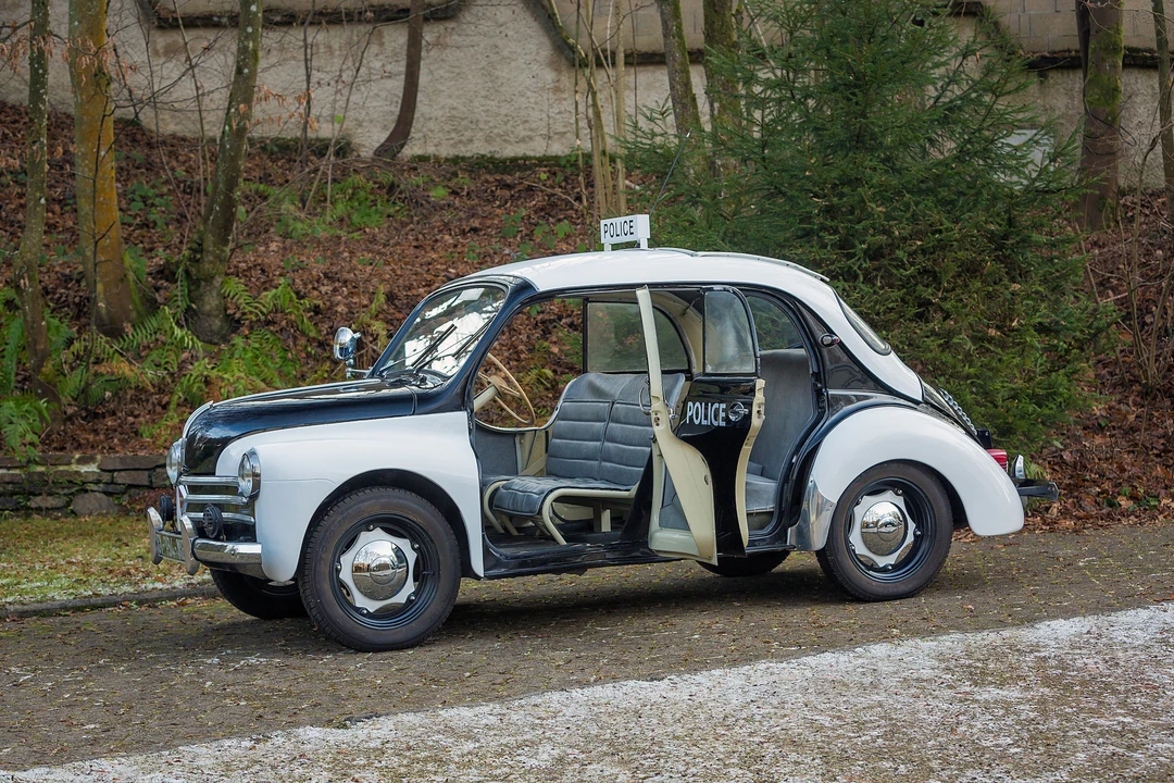 Renault 4CV - Image 7 of 31
