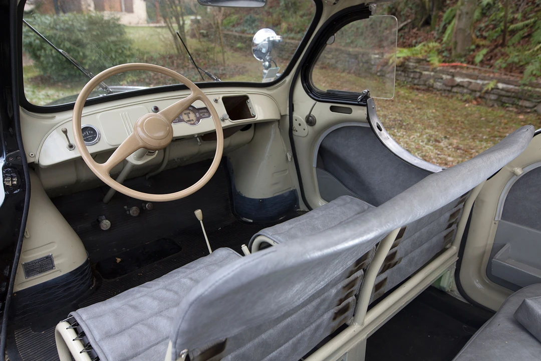 Renault 4CV - Image 11 of 31