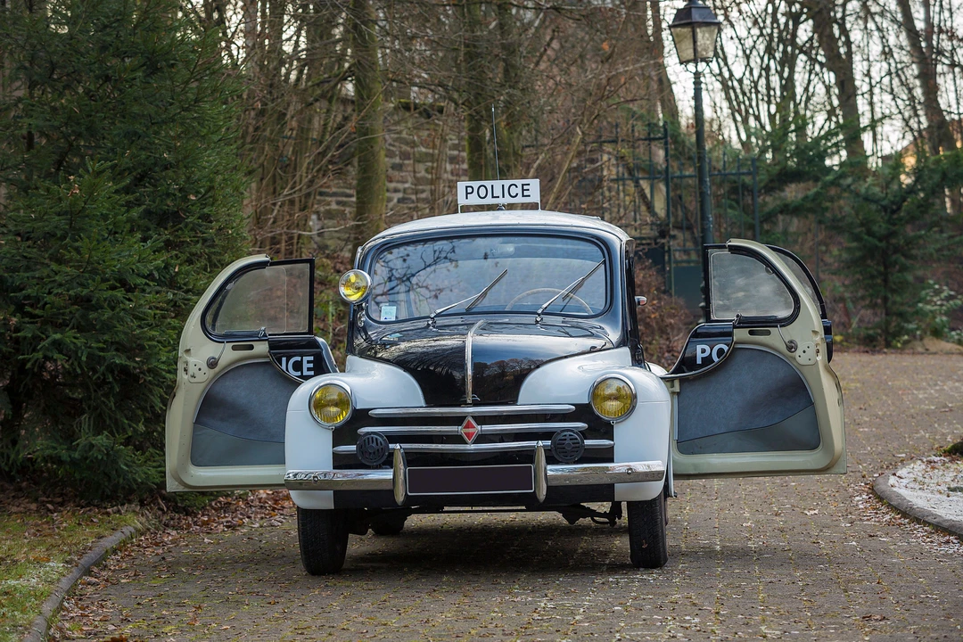 Renault 4CV - Image 10 of 31