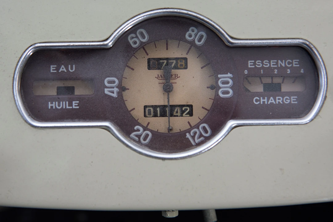 Renault 4CV - Image 14 of 31