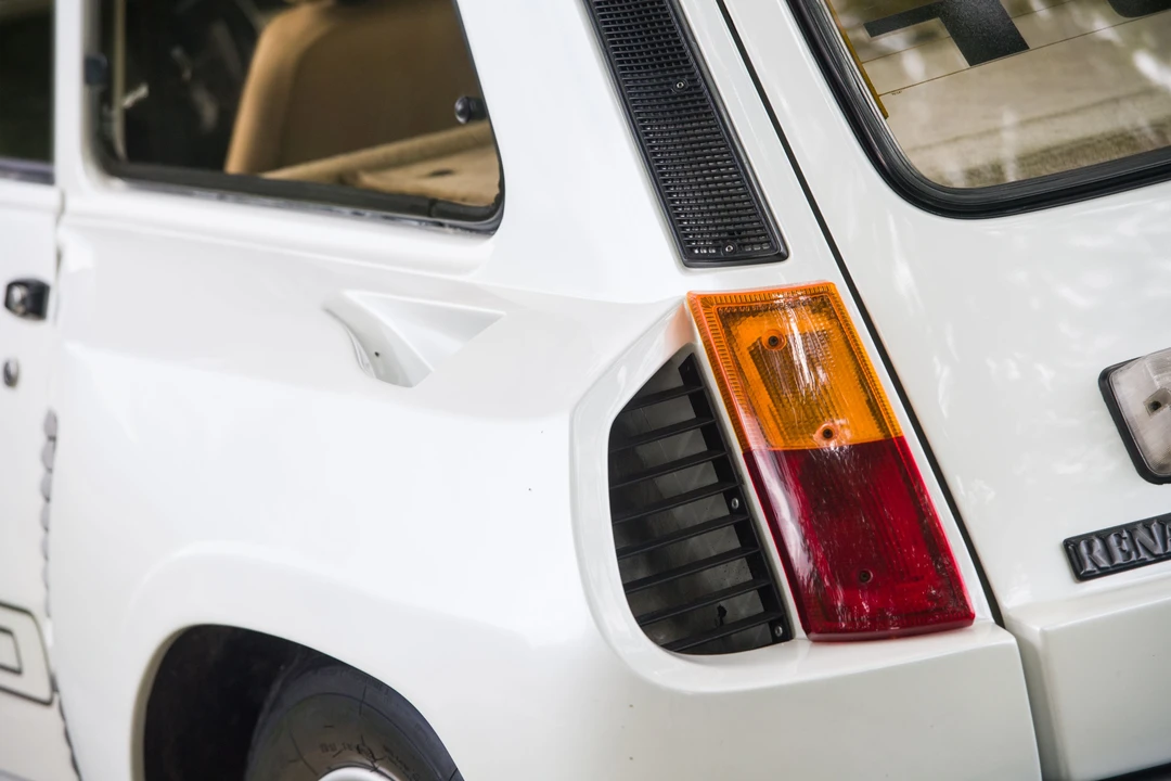 Renault 5 Turbo 2 - Image 20 of 31
