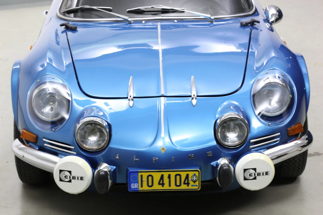 Renault - Image 7 of 15
