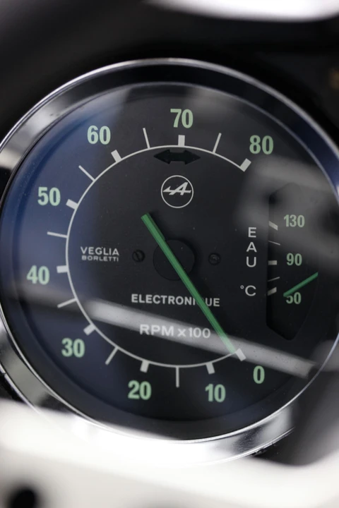 Renault - Image 14 of 15