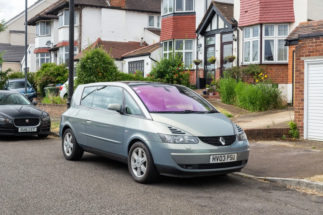 2003 Renault - Image 2 of 30