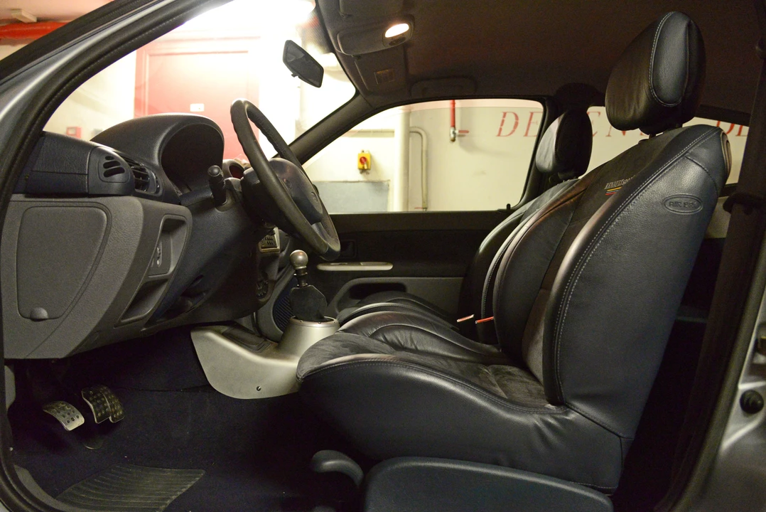 Renault Clio 2nd Gen - Image 7 of 26
