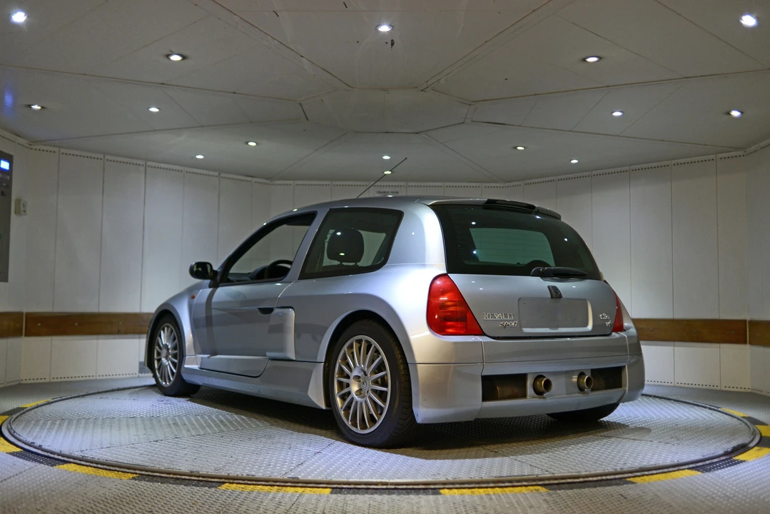 Renault Clio 2nd Gen - Image 2 of 26