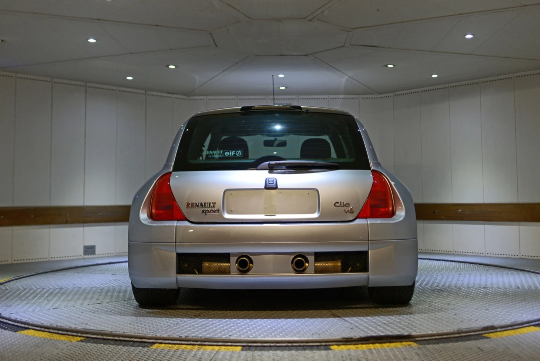 Renault Clio 2nd Gen - Image 5 of 26