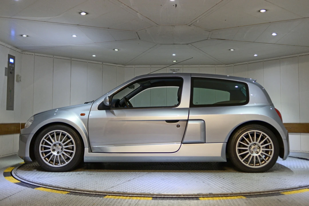 Renault Clio 2nd Gen - Image 3 of 26