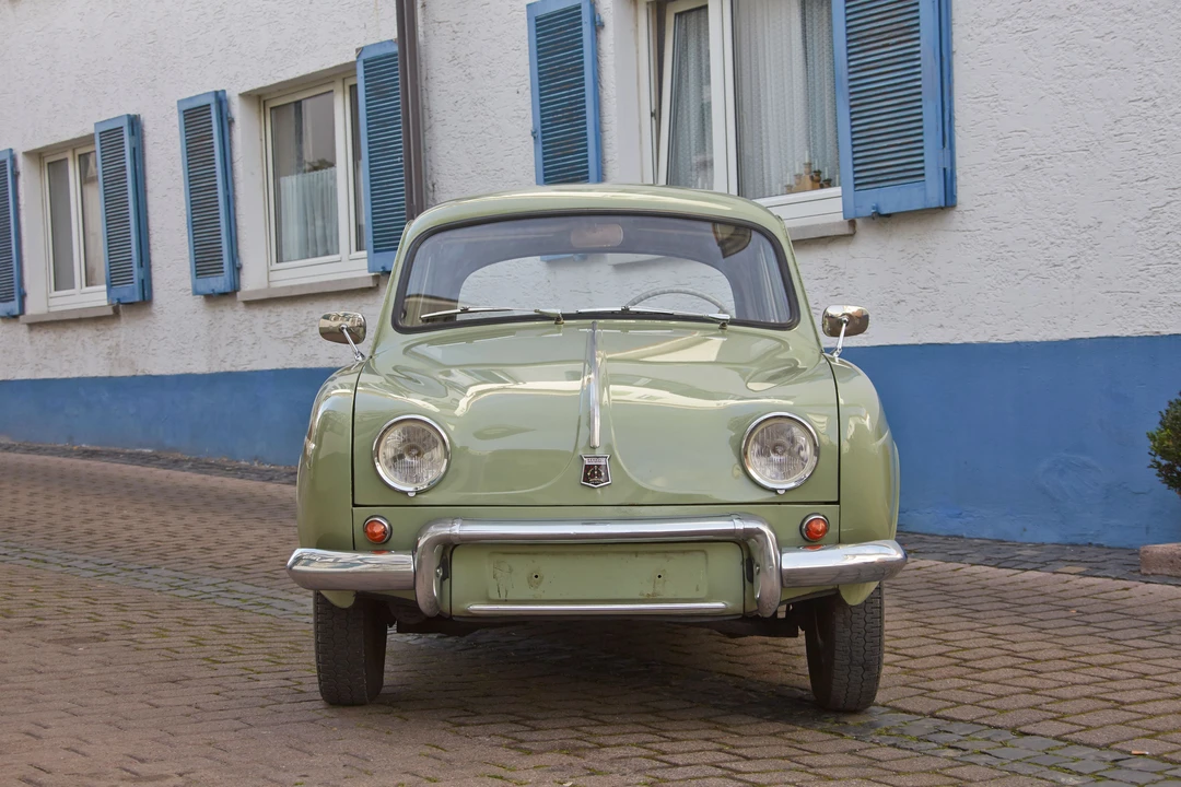 Renault Dauphine - Image 2 of 6