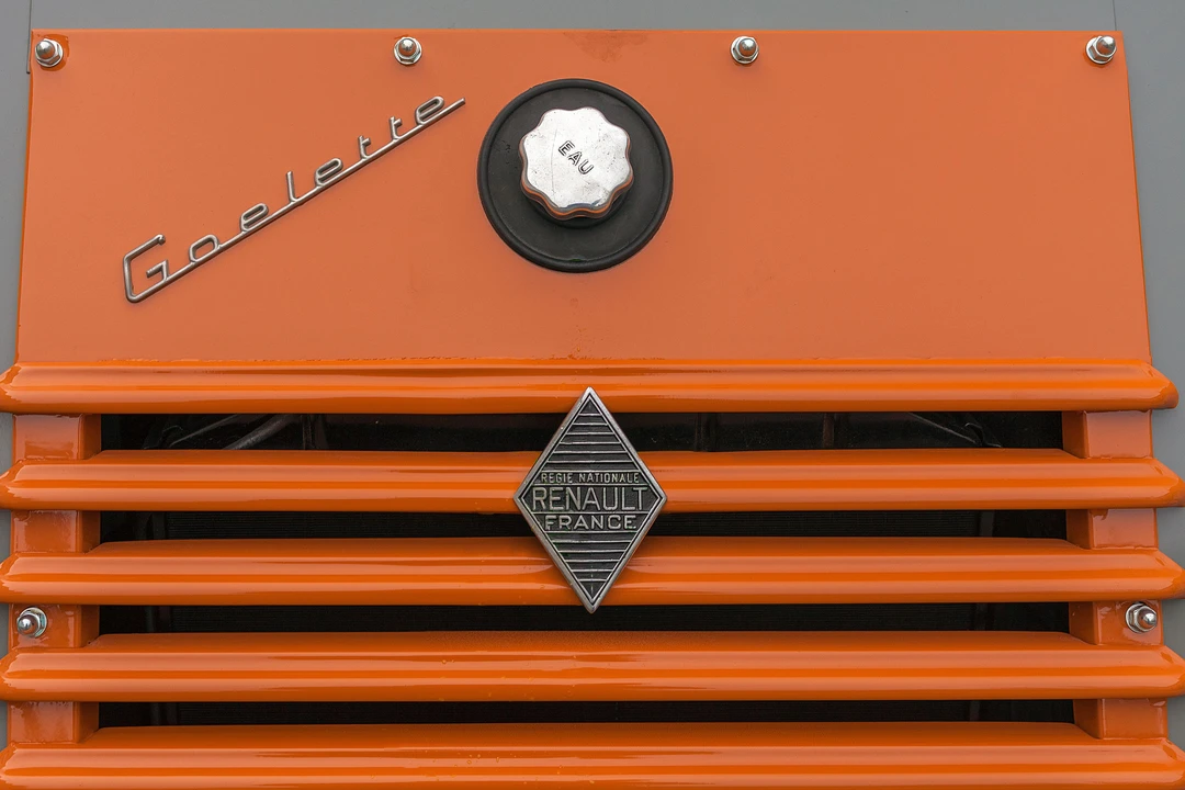 Renault - Image 23 of 31