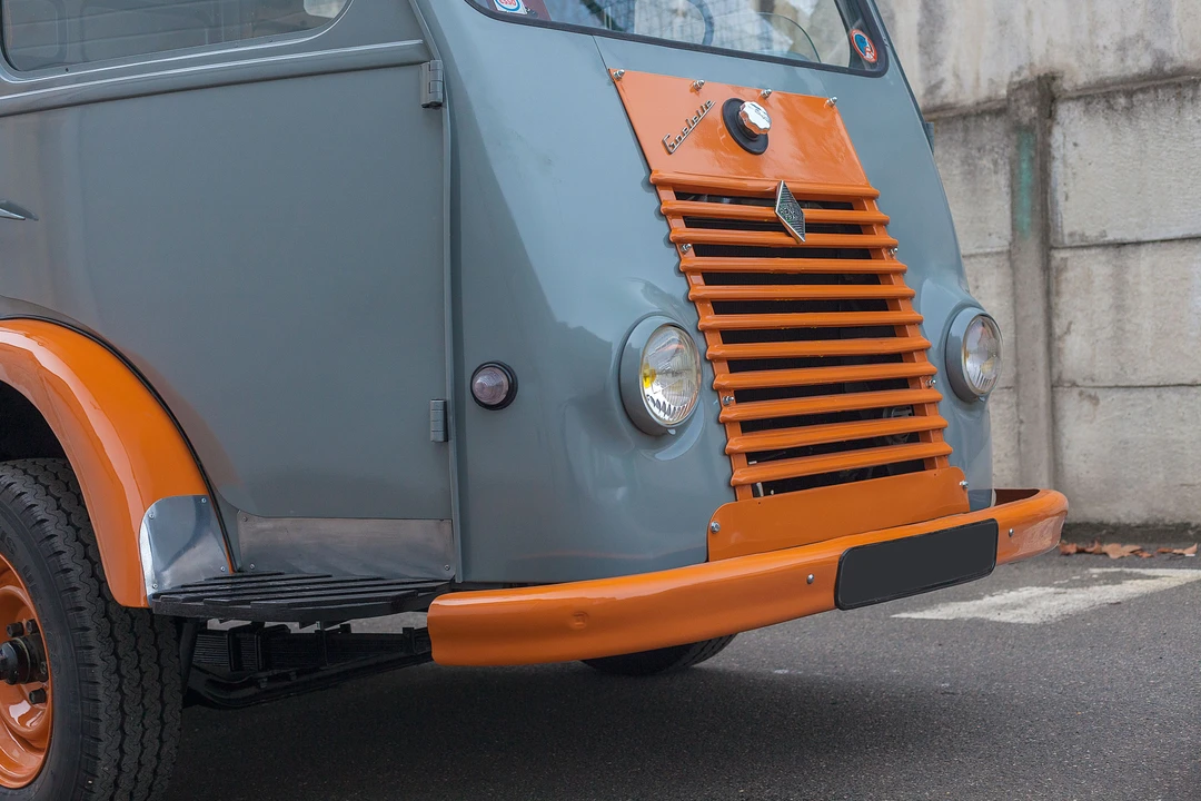 Renault - Image 12 of 31