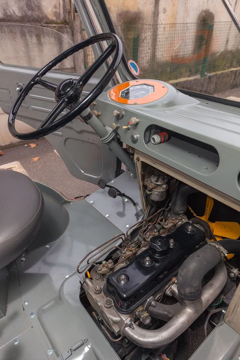Renault - Image 16 of 31
