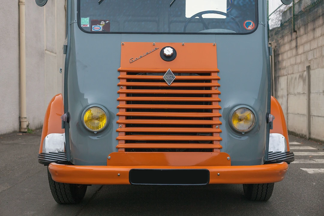 Renault - Image 11 of 31