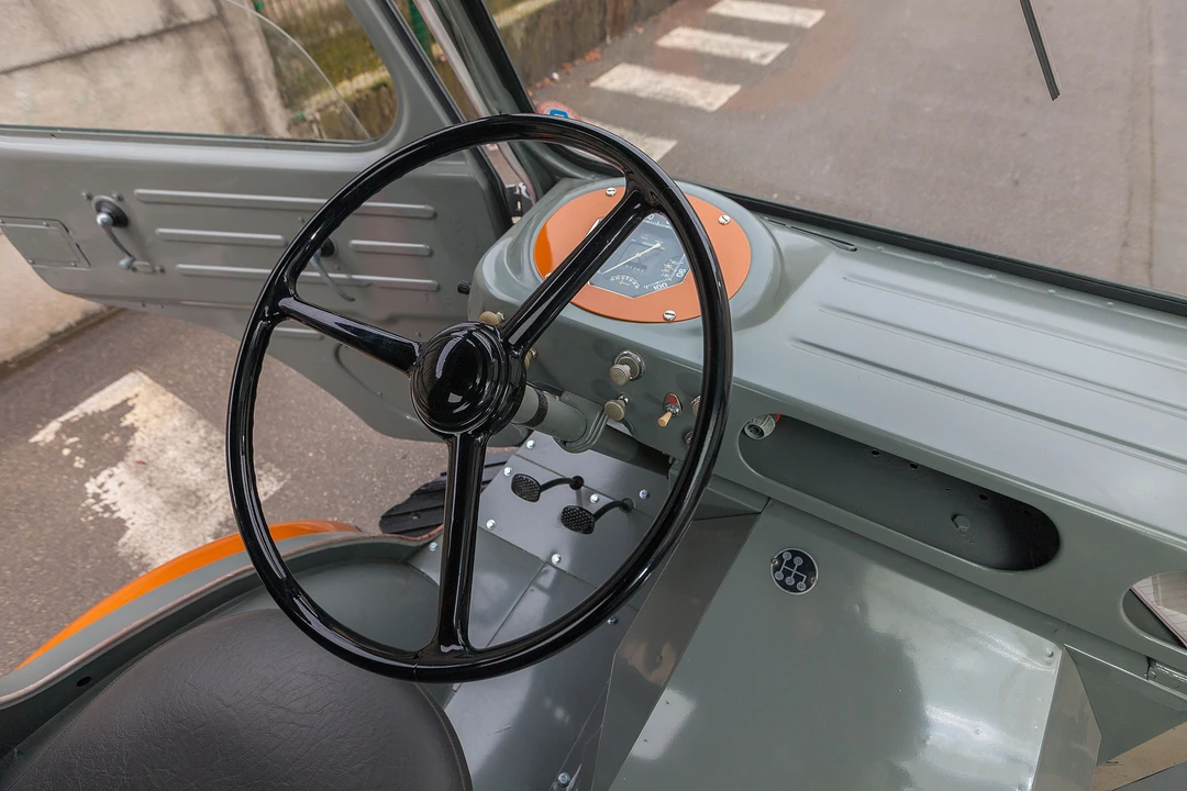 Renault - Image 15 of 31